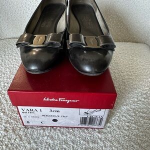 Salvatore Ferragamo Black Vara Bow Flats